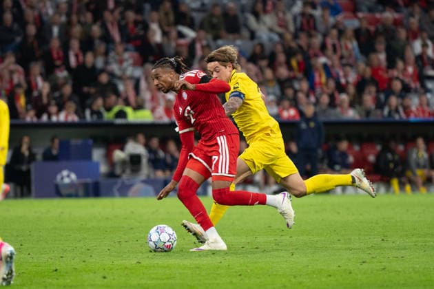GER, Bavaria, Munich, Soccer, FC Bayern Munich vs. FK Bodo Glimt, at the Allianz Arena, Munich, Champions League, Group Stage, Matchday 1, September 10, 2026, from left: Michael Akpovie Olise of FC Bayern Munich, 17, and Patrick Berg of FK Bodo Glimt, 7, on the attack. UEFA regulations prohibit any use of photographs as image sequences and or quasi-video, Copyright: HMB-Media MichaelxNibel