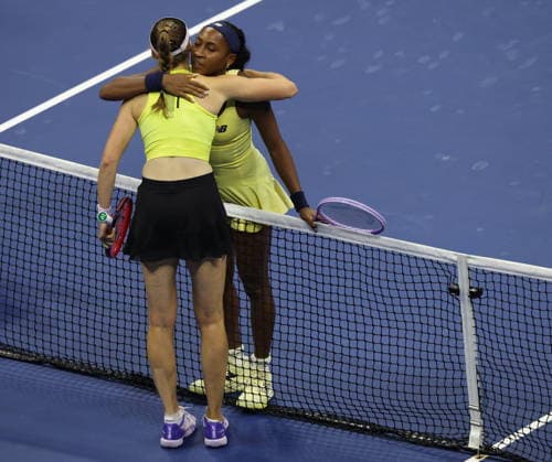 US Open tennis tournament - Day 12 Elena Rybakina (L) of Kazakhstan salutes Coco Gauff (R) of the USA after winning their Women s Singles Semifinals match of the US Open Tennis Championships at the USTA Billie Jean King National Tennis Center in Flushing Meadows, New York, USA, 10 September 2026. FLUSHING MEADOWS NEW YORK United States  Copyright: xBRIANxHIRSCHFELDx