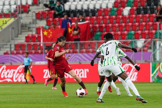 (260911) -- SOSNOWIEC, Sept. 11, 2026 -- Zhou Xinyi (front L) of China controls the ball against Onyedikachi Ekezie (front R) of Nigeria during the Group F match between China and Nigeria at the FIFA U20 Women s World Cup Poland 2026 in Sosnowiec, Poland, Sept. 10, 2026. ) (SP)POLAND-SOSNOWIEC-FOOTBALL-FIFA U20 WOMEN S WORLD CUP-CHINA VS NIGERIA PengxZiyang 