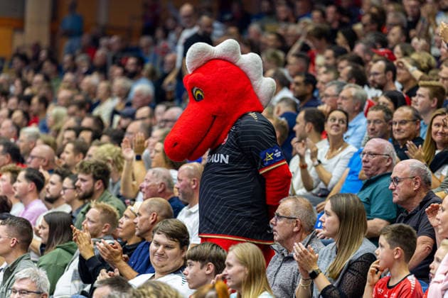 KASSEL, GERMANY - SEPTEMBER 10: Mascot Henner of MT Melsungen among the spectators during the EHF Champions League, match between MT Melsungen vs. HC Vardar 1961 at Rothenbach-Halle on September 10, 2026 in Kassel, Germany. Hessen Germany Copyright: xBEAUTIFULxSPORTS Freudensteinx