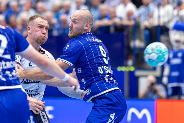 L R Simon Pytlick, SG Flensburg Handewitt, 02, in a one-on-one battle with Christian O Sullivan, TBV Lemgo Lippe, 09 GER, TBV Lemgo Lippe vs. SG Flensburg Handewitt, Handball, 1st Bundesliga, Matchday 4, 2026–2027 season, September 10, 2026 GER, TBV Lemgo Lippe vs. SG Flensburg Handewitt, Handball, Bundesliga 1, Matchday 4, 2026–2027 season, September 10, 2026 Lemgo Copyright: xEibner-Pressefoto JanxRollingerx EP_JSK
