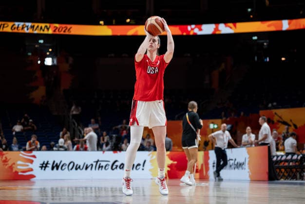 USA V Hungary: Quarter-Finals - FIBA Women s Basketball World Cup Germany 2026 Caitlin Clark warms up before the FIBA Women s Basketball World Cup 2026 quarter-finals match between the United States and Hungary in Berlin, Germany, on September 10, 2026. Berlin Germany  Copyright: xMarcinxGolbax originalFilename:golba-usavhung260910_npMN7.jpg