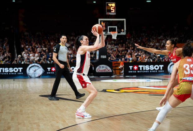 USA V Hungary: Quarter-Finals - FIBA Women s Basketball World Cup Germany 2026 Breanna Stewart plays during the FIBA Women s Basketball World Cup 2026 quarter-finals match between the United States and Hungary in Berlin, Germany, on September 10, 2026. Berlin Germany  Copyright: xMarcinxGolbax originalFilename:golba-usavhung260910_npqfB.jpg