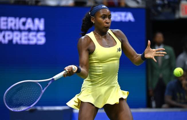 (260911) -- NEW YORK, Sept. 11, 2026 -- Coco Gauff of the United States hits a return during the women s singles semifinal match against Elena Rybakina of Kazakhstan at the 2026 US Open tennis championships in New York, the United States, Sept. 10, 2026. ) (SP)U.S.-NEW YORK-TENNIS-US OPEN-WOMEN S SINGLES LixRui 