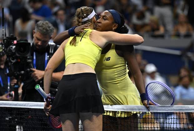 (260911) -- NEW YORK, Sept. 11, 2026 -- Elena Rybakina (L) of Kazakhstan and Coco Gauff of the United States hug after their women s singles semifinal match at the 2026 US Open tennis championships in New York, the United States, Sept. 10, 2026. ) (SP)U.S.-NEW YORK-TENNIS-US OPEN-WOMEN S SINGLES LixRui 