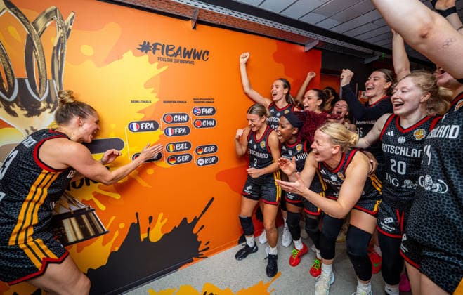 Basketball Berlin, September 10, 2026 FIBA Women’s Basketball World Cup Germany 2026 Quarterfinals: Belgium (BEL) vs. Germany (GER). Germany wins and advances to the semifinals. Leonie Fiebich (Germany), No. 13 Alexis Peterson Smalls, Germany; No. 01 Peterson Emily Bessoir, Germany; No. 22 Alexandra Wilke, Germany; No. 03 Clara Bielefeld, Germany; No. 25 Emma Eichmeyer Germany, No. 09 Frida Bühner Germany, No. 20 Luisa Geiselsöder Germany, No. 15 Geiselsöder and others celebrating in the locker room hallway