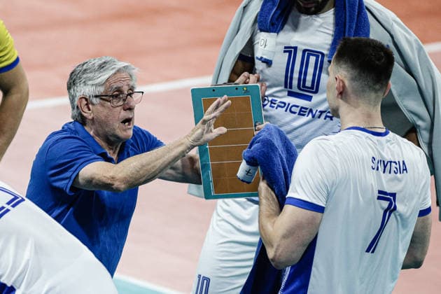 VOLLEYBALL - CEV Eurovolley Men - Pool Phase - Ukraine - North Macedonia Photo by IPA ABACAPRESS.COM88399012 - Ukraine s head coach Raul Lozano giving instructions during the CEV Enel Eurovolley 2026 pool phase match between Israel and North Macedonia at Arena 8888 in Sofia, Bulgaria, on September 11, 2026 Sofia Bulgaria  Copyright: xIPAxSport ABACAx