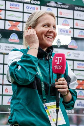 Friederike Kromp (Fritzy Kromp), coach, head coach, SV Werder Bremen during an interview, TV, television, microphone, portrait, close-up, single photo, single image, DFB REGULATIONS PROHIBIT ANY USE OF PHOTOGRAPHS AS IMAGE SEQUENCES AND OR VIDEO-LIKE PHOTO SERIES DFB REGULATIONS PROHIBIT ANY USE OF PHOTOGRAPHS AS IMAGE SEQUENCES AND OR QUASI-VIDEO, September 11, 2026, Bremen, Germany, soccer, Google Pixel Women’s Bundesliga, SV Werder Bremen, Hamburger SV xobx