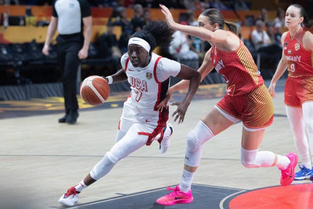 USA Vs Hungary in Berlin, Germany - 10 Sep 2026 Kahleah Copper (L) of the United States and Reka Lelik (R) of Hungary seen in action during the quarterfinal stage of the 2026 FIBA Women s World Cup between the United States and Hungary at Uber Arena. Final score; United States 108:56 Hungary. Berlin Germany Copyright: xNicholasxMullerx xSOPAxImagesx FIBAWWCUSAHUN(6)