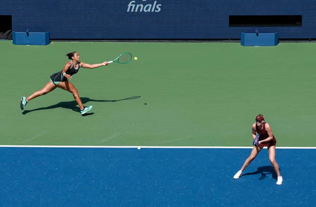US Open tennis tournament - Day 13 Robin Montgomery of United States (L) in action as she plays alongside teammate Ashlyn Krueger of United States during their Women s Doubles Final match against Katerina Siniakova of Czech Republic and Taylor Townsend of United States at Arthur Ashe Stadium in the USTA Billie Jean King National Tennis Center in Flushing Meadows, New York, USA, 11 September 2026. FLUSHING MEADOWS NEW YORK United States  Copyright: xCRISTOBALxHERRERA-ULASHKEVICHx