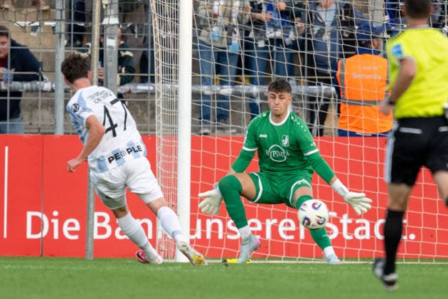 Lance Fiedler (47), TSV 1860 Munich, shoots at the goal; Maximilian Reil (1), TSV Schwaben Augsburg, TSV 1860 Munich vs. TSV Schwaben Augsburg, Soccer, Bavarian Regional League, Matchday 8, September 11, 2026. DFB regulations prohibit any use of photographs as image sequences and or quasi-video. Munich, Bavaria, Germany Copyright: xkolbert-press UlrichxGamelx
