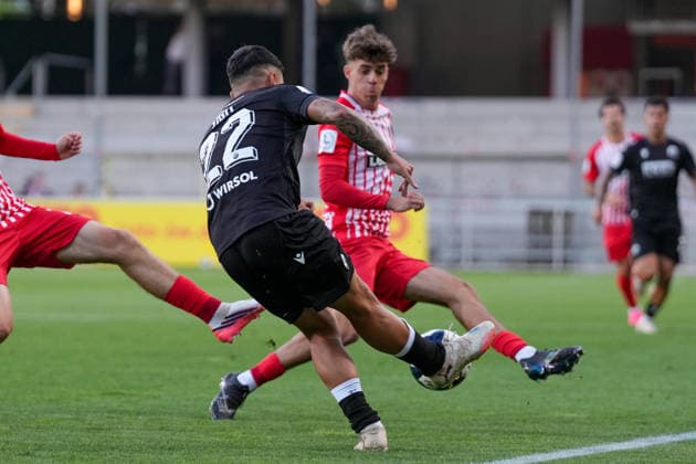 Seyhan Yigit (SV Sandhausen), 22, in a tackle with Mateo Zelic (SC Freiburg II), 11, Germany, soccer, Regionalliga Southwest, Matchday 7, 2026–2027, SC Freiburg II vs. SV Sandhausen, September 11, 2026, Dreisamstadion, Freiburg, Dreisamstadion, Baden-Württemberg, Germany Copyright: xArnexAmbergx