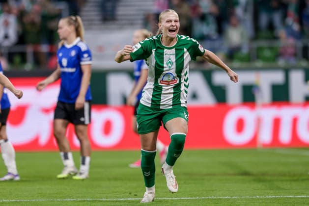 Goal scorer Isabella Jaron of SV Werder Bremen, No. 11, celebrating a goal, celebration, cheering, celebrating, optimistic, game scene, highlight, joy over the 1-0 goal, DFB REGULATIONS PROHIBIT ANY USE OF PHOTOGRAPHS AS SEQUENCE IMAGES AND OR VIDEO-LIKE PHOTO SERIES DFB REGULATIONS PROHIBIT ANY USE OF PHOTOGRAPHS AS SEQUENCEENCES AND OR QUASI-VIDEO, September 11, 2026, Bremen, Germany, soccer, Google Pixel Women’s Bundesliga, SV Werder Bremen, Hamburger SV xobx