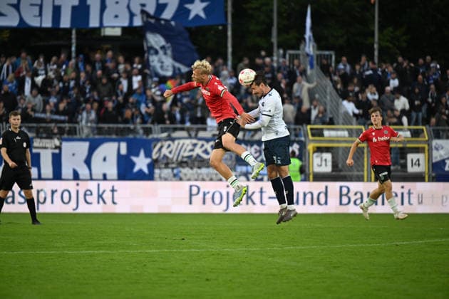 September 11, 2026, GER, Soccer, Regionalliga Nord, Matchday 8, 2026–2027 Season, Oldenburg, Marschwegstadion, VfB Oldenburg vs. Hannover 96 II U23 Jasper REINHOLD Hannover 96 II U23 18 Nick OTTO VfB Oldenburg 21 Oldenburg Marschwegstadion Lower Saxony Germany Copyright: xnordphotoxGmbHx xRojahnx