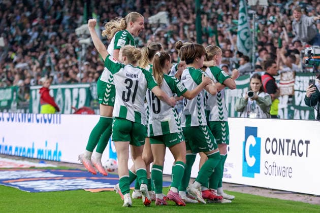 SV Werder Bremen players celebrating a goal, cheering, jubilant, optimistic, game scene, highlight, joy over the 1–0 goal, DFB REGULATIONS PROHIBIT ANY USE OF PHOTOGRAPHS AS SEQUENCE IMAGES AND OR VIDEO-LIKE PHOTO SERIES DFB REGULATIONS PROHIBIT ANY USE OF PHOTOGRAPHS AS IMAGE SEQUENCES AND OR QUASI-VIDEO, September 11, 2026, Bremen, Germany, soccer, Google Pixel Women’s Bundesliga, SV Werder Bremen, Hamburger SV xobx