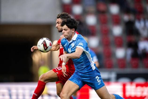 SOCCER REGIONAL LEAGUE NORTHEAST 2026–2027 SEASON, MATCHDAY 8: FC ROT WEISS ERFURT VS. RSV EINTRACHT 1949 ** FOR EDITORIAL USE ONLY ** ** p 11 09 2026 Erfurt Soccer Regional League Northeast, Matchday 8, 2026–2027 Season, Steigerwaldstadion: FC Rot Weiss Erfurt vs. RSV Eintracht 1949. Pictured: Romarjo Hajrulla 9 of FC Rot Weiss Erfurt in a tackle with Kajetan Herrmann 2 RSV Eintracht 1949 Germany Thuringia Erfurt Copyright SaschaxFromm Copyright: SaschaxFromm doc87k46bw8qq117yhf5n8v ,EDITORIAL USE ONLY Copyright: SaschaxFromm