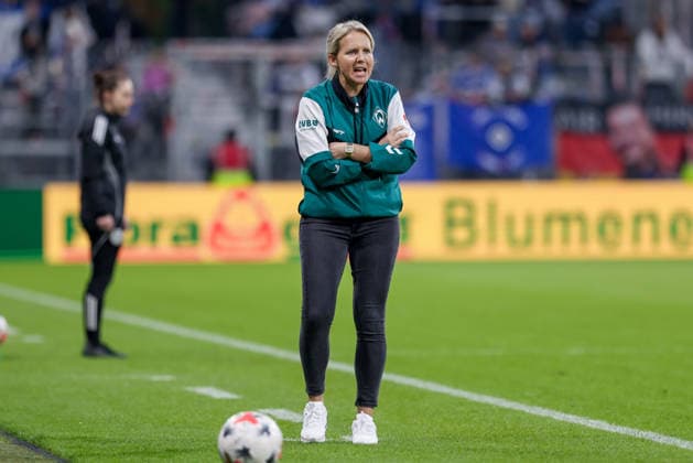 Friederike Kromp Fritzy Kromp, coach, head coach, SV Werder Bremen—she calls out, shouts, yells, and gives instructions, DFB GUIDELINES PROHIBIT ANY USE OF PHOTOGRAPHS AS SEQUENCE IMAGES AND OR VIDEO-LIKE PHOTO SERIES DFB REGULATIONS PROHIBIT ANY USE OF PHOTOGRAPHS AS IMAGE SEQUENCES AND OR QUASI-VIDEO, September 11, 2026, Bremen, Germany, Soccer, Google Pixel Women’s Bundesliga, SV Werder Bremen, Hamburger SV xobx