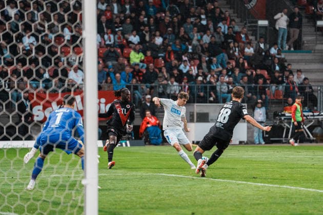 Germany, Soccer, Men s 3rd Division 2026–2027, Matchday 5: FC Viktoria Köln vs. FC Hansa Rostock, Cologne—shot on goal, scoring opportunity, shot by Rostock, Florian Bohnert (Hansa Rostock), 3 Copyright: xThiemoxRudolphx