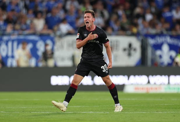 11.09.2026, Fussball 2. Bundesliga, SV Darmstadt 98 - DSC Arminia Bielefeld, v.l., Torjubel zum 1:1 durch Marius Wörl (Arminia Bielefeld), Goal celebration, celebrate the goal DFL DFB REGULATIONS PROHIBIT ANY USE OF PHOTOGRAPHS AS IMAGE SEQUENCES AND OR QUASI-VIDEO. xdcx *** September 11, 2026, Soccer 2. Bundesliga, SV Darmstadt 98 vs. DSC Arminia Bielefeld, from left, goal celebration for the 1-1 equalizer by Marius Wörl of Arminia Bielefeld, Goal celebration; celebrating the goal. DFL and DFB regulations prohibit any use of photographs as image sequences and or quasi-video. xdcx Copyright: HMBxMedia Claus
