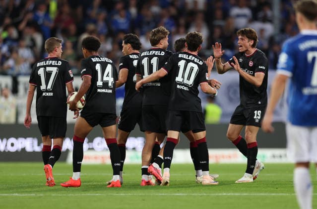 11.09.2026, Fussball 2. Bundesliga, SV Darmstadt 98 - DSC Arminia Bielefeld, v.l., Torjubel zum 1:1 durch Marius Wörl (Arminia Bielefeld), Goal celebration, celebrate the goal DFL DFB REGULATIONS PROHIBIT ANY USE OF PHOTOGRAPHS AS IMAGE SEQUENCES AND OR QUASI-VIDEO. xdcx *** September 11, 2026, Soccer 2. Bundesliga, SV Darmstadt 98 vs. DSC Arminia Bielefeld, from left, goal celebration for the 1-1 equalizer by Marius Wörl of Arminia Bielefeld, Goal celebration; celebrating the goal. DFL and DFB regulations prohibit any use of photographs as image sequences and or quasi-video. xdcx Copyright: HMBxMedia Claus