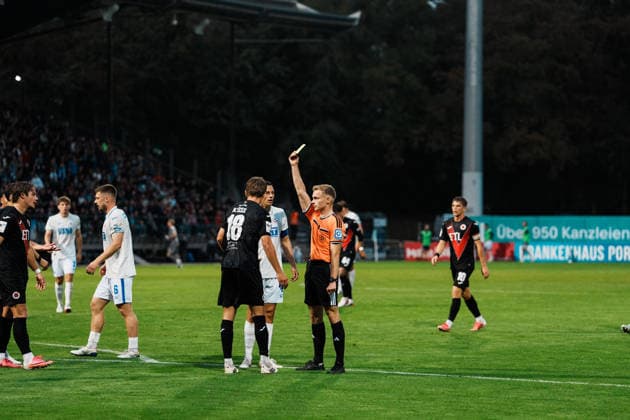 Germany, Soccer, Men s 3rd Division 2026–2027, Matchday 5: FC Viktoria Köln vs. FC Hansa Rostock—Cologne: Dribbling, possession, on the ball, build-up play, field vision, Leon Dajaku, Hansa Rostock, 43, injury, yellow card, caution issued by referee Sebastian Hilsberg, Mainz Copyright: xThiemoxRudolphx