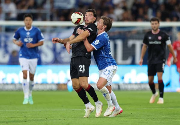 11.09.2026, Fussball 2. Bundesliga, SV Darmstadt 98 - DSC Arminia Bielefeld, v.l., Stefano Russo (Arminia Bielefeld), Carlo Sickinger (SV Darmstadt 98) DFL DFB REGULATIONS PROHIBIT ANY USE OF PHOTOGRAPHS AS IMAGE SEQUENCES AND OR QUASI-VIDEO. xdcx *** September 11, 2026, Soccer, 2. Bundesliga, SV Darmstadt 98 vs. DSC Arminia Bielefeld, from left: Stefano Russo (Arminia Bielefeld), Carlo Sickinger (SV Darmstadt 98). DFL and DFB regulations prohibit any use of photographs as image sequences and or quasi-video. xdcx Copyright: HMBxMedia Claus