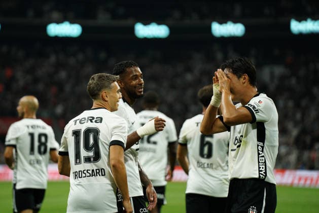 September 11, 2026, Besiktas, Istanbul, Turkey: Hyeon-Gyu Oh (R) of Besiktas celebrates after goal scored by Leandro Trossard (L) during the Turkish Super League 2026 27 match between Besiktas and Erzurumspor at Besiktas Park Stadium in Istanbul, Turkey, on September 11, 2026. Turkish Super League 2026 27 - Besiktas Vs Erzurumspor  - ZUMAu194 20260911_zip_u194_005 Copyright: xTolgaxUluturkx
