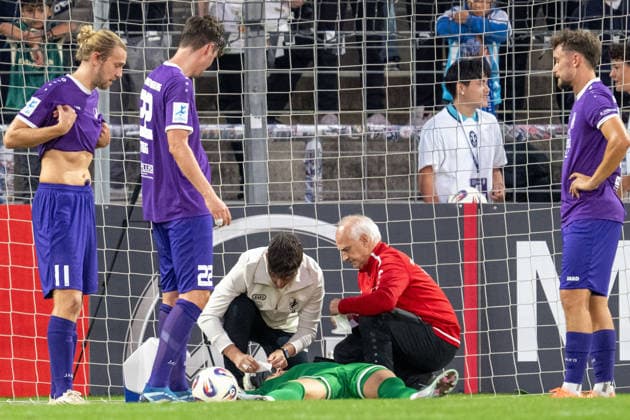 Maximilian Reil 1 TSV Schwaben Augsburg is being treated, TSV 1860 Munich vs. TSV Schwaben Augsburg, Soccer, Bavarian Regional League, Matchday 8, September 11, 2026. DFB regulations prohibit any use of photographs as image sequences and or quasi-video. Munich, Bavaria, Germany Copyright: xkolbert-press UlrichxGamelx