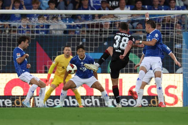 Darmstadt, Germany 2026.09.11 xjfx 2.Bundesliga SV Darmstadt 98 - Arminia Bielefeld, Goalkeeper, Torwart Marcel Schuhen (SV Darmstadt 98), Marius Wörl (Arminia Bielefeld) scores the goal to 1:1 (DFL DFB REGULATIONS PROHIBIT ANY USE OF PHOTOGRAPHS as IMAGE SEQUENCES and or QUASI-VIDEO *** Darmstadt, Germany, September 11, 2026 xjfx 2. Bundesliga SV Darmstadt 98 vs. Arminia Bielefeld, Goalkeeper Marcel Schuhen (SV Darmstadt 98) and Marius Wörl (Arminia Bielefeld) score the goal to make it 1–1. DFL and DFB regulations prohibit any use of photographs as image sequences and or quasi-video. Copyright: HMBxMedia JoaquimxFerreira