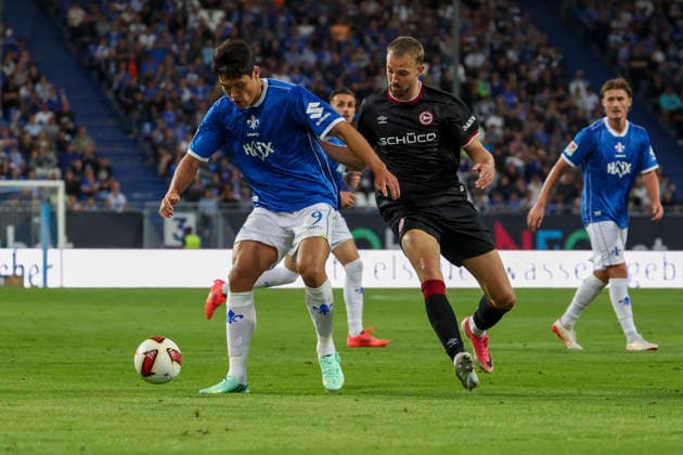 Darmstadt, Germany 2026.09.11 xjfx 2.Bundesliga SV Darmstadt 98 - Arminia Bielefeld, Ho-jae Lee (SV Darmstadt 98), David Min (Arminia Bielefeld) in action, with the ball (DFL DFB REGULATIONS PROHIBIT ANY USE OF PHOTOGRAPHS as IMAGE SEQUENCES and or QUASI-VIDEO *** Darmstadt, Germany, September 11, 2026 xjfx 2. Bundesliga SV Darmstadt 98 vs. Arminia Bielefeld, Ho Jae Lee of SV Darmstadt 98 and David Min of Arminia Bielefeld in action, with the ball. DFL and DFB regulations prohibit any use of photographs as image sequences and or quasi-video. Copyright: HMBxMedia JoaquimxFerreira
