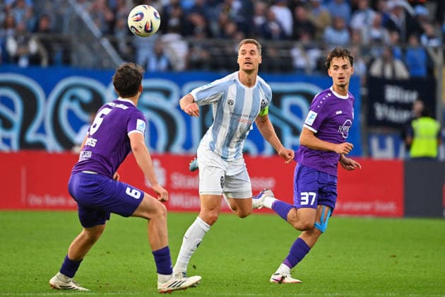 Dennis DRESSEL, 1860 Munich; Action shot: Tackle against Jakob KRAUSS (left) and Johannes REHWALD; Bavarian Regional League Soccer, 2026–2027 season,Matchday 8: TSV 1860 Munich vs. Schwaben Augsburg on September 11, 2026, at Grünwalder Stadion in Munich