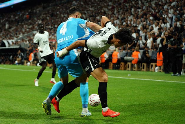September 11, 2026, Besiktas, Istanbul, Turkey: Hyeon-Gyu Oh (R) of Besiktas in action against Amar Gerxhaliu (L) of Erzurumspor during the Turkish Super League 2026 27 match between Besiktas and Erzurumspor at Besiktas Park Stadium in Istanbul, Turkey, on September 11, 2026. Turkish Super League 2026 27 - Besiktas Vs Erzurumspor  - ZUMAu194 20260911_zip_u194_009 Copyright: xTolgaxUluturkx
