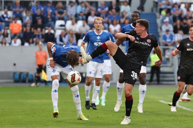 Darmstadt, Germany 2026.09.11 xjfx 2.Bundesliga SV Darmstadt 98 - Arminia Bielefeld, Milan Smit (SV Darmstadt 98) , Marius Wörl (Arminia Bielefeld) battles for the Ball (DFL DFB REGULATIONS PROHIBIT ANY USE OF PHOTOGRAPHS as IMAGE SEQUENCES and or QUASI-VIDEO *** Darmstadt, Germany, September 11, 2026 xjfx 2. Bundesliga SV Darmstadt 98 vs. Arminia Bielefeld, Milan Smit (SV Darmstadt 98), Marius Wörl (Arminia Bielefeld) battle for the ball. DFL and DFB regulations prohibit any use of photographs as image sequences and or quasi-video. Copyright: HMBxMedia JoaquimxFerreira