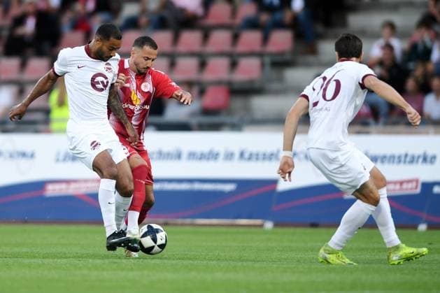 Tackle between Jayson Breitenbach (Kickers Offenbach 27) and Sercan Sararer (KSV Hessen Kassel 10), Bastian Froelich (Kickers Offenbach 26 R), GER, KSV Hessen Kassel vs. Kickers Offenbach, soccer, Regionalliga Southwest, 2026–2027 season, Matchday 7, September 11, 2026, GER, Soccer, Regionalliga Southwest, KSV Hessen Kassel vs. Kickers Offenbach, September 11, 2026, Kassel Copyright: xRolandxSippelx-xEibner-Pressefotox EP_RSL