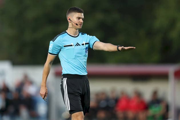 September 11, 2026, Men s, Soccer, 2026–2027 Season, Bavarian Regional League, Matchday 8: TSV Aubstadt vs. SpVgg Unterhaching; Referee Lukas Schwendner (DJK Ensdorf) gesticulates with his arms and hands while giving instructions; Sulzfeld School Stadium, Aubstadt; NGN Arena, Bavaria, Germany