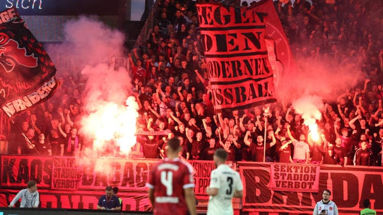 11.09.2026, xrekx, Fussball 2.Bundesliga, 1. FC Nuernberg - Hannover 96 v.l. Nuernberg Fans ,Stimmung, Schals, Ultras, Zuschauer, Besucher, Choreo, Choreografie, atmosphere, scarves, spectators, visitors Pyro (DFL DFB REGULATIONS PROHIBIT ANY USE OF PHOTOGRAPHS as IMAGE SEQUENCES and or QUASI-VIDEO) Nuernberg *** September 11, 2026, xrekx, Soccer 2. Bundesliga, 1. FC Nuremberg vs. Hannover 96, Nuremberg fans, atmosphere, scarves, Ultras, spectators, visitors, choreography, choreography, atmosphere, scarves, spectators, visitors Pyro DFL DFB REGULATIONS PROHIBIT ANY USE OF PHOTOGRAPHS as IMAGE SEQUENCES and or QUASI-VIDEO Nuremberg