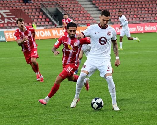 September 11, 2026 xkhx Kassel, Auestadion, Regionalliga Southwest, 2026–2027 Season, KSV Hessen Kassel vs. Kickers Offenbach, OFC Nael Najjer 32 (Hessen Kassel) vs. Maximilian Wolfram 8 (OFC)