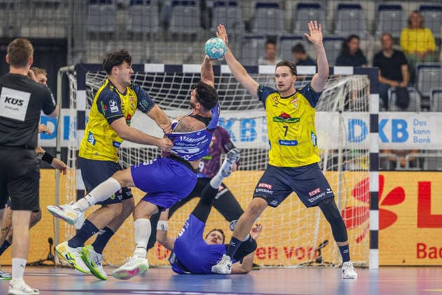 GER, Mannheim, Rhein Neckar Löwen vs. HBW Balingen Weilstetten, Daikin Handball Bundesliga, Handball, HBL, 2026–2027 season, SAP Arena, Matchday 4 in pictures (from left): Aron Seesing, Rhein Neckar Löwen 21; Csaba Leimeter, HBW Balingen Weilstetten 55; Robert Timmermeister, Rhein-Neckar Löwen 7. DFB and DFL regulations prohibit any use of photographs as image sequences and or quasi-video. September 11, 2026 Copyright: HMBxMedia HendrikxHamelau