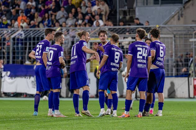 The Augsburg players confer after conceding the goal that made the score 3–0 GER, TSV 1860 Munich vs. TSV Schwaben Augsburg, Soccer, Bavarian Regional League, Matchday 8, 2026–2027 Season, September 11, 2026 DFL DFB REGULATIONS PROHIBIT ANY USE OF PHOTOGRAPHS as IMAGE SEQUENCES and or QUASI-VIDEO Photo: HMB Media, Heike Feiner Copyright: HMBxMedia HeikexFeiner
