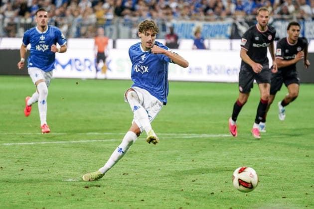 Deutschland: Fussball Saison 2026 2027 , 2. Bundesliga , 5. Spieltag , SV Darmstadt 98 vs. Arminia Bielefeld - Merck-Stadion am Böllenfalltor (Darmstadt) : Milan Smit (SV Darmstadt 98, 36) Tor zum 2:1, Schuss, Elfmeter Darmstadt Merck-Stadion am Böllenfalltor Deutschland Germany *** Germany Soccer Season 2026–2027, 2. Bundesliga, Matchday 5, SV Darmstadt 98 vs. Arminia Bielefeld, Merck Stadium at Böllenfalltor, Darmstadt, Milan Smit (SV Darmstadt 98), 36th-minute goal (2–1), shot, penalty kick, Darmstadt, Merck Stadium at Böllenfalltor, Germany Copyright: xBennetxLongx