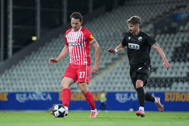 Nicolas Höfler, SC Freiburg II, 27, in a tackle with Niklas Tarnat, SV Sandhausen, 06, Germany, soccer, Regionalliga Südwest, Matchday 7, 2026–2027, SC Freiburg II vs. SV Sandhausen, September 11, 2026, Dreisamstadion, Freiburg, Dreisamstadion, Baden-Württemberg, Germany Copyright: xArnexAmbergx