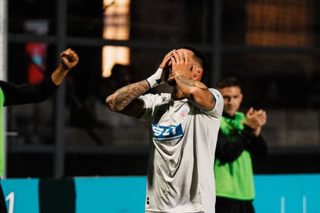 Germany, Soccer, Men s 3rd Division 2026–2027, Matchday 5: FC Viktoria Köln vs. FC Hansa Rostock; Cologne: Leon Dajaku; Hansa Rostock; 43: Anger, frustration, rage, emotions, hands over face Copyright: xThiemoxRudolphx
