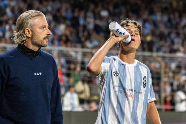 Raphael Ott, No. 22, TSV 1860 Munich, leaves the field, TSV 1860 Munich vs. TSV Schwaben Augsburg, Soccer, Bavarian Regional League, Matchday 8, September 11, 2026. DFB regulations prohibit any use of photographs as image sequences and or quasi-video. Munich, Bavaria, Germany Copyright: xkolbert-press UlrichxGamelx