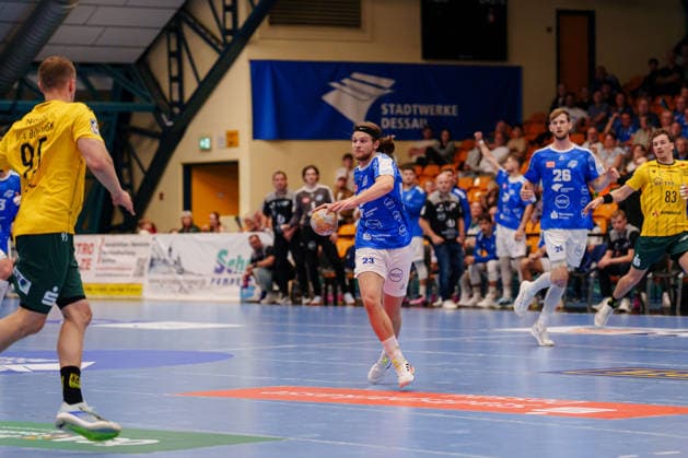 2. Handball-Bundesliga - 3. Spieltag: Dessau-Roßlauer HV 06 - VfL Eintracht Hagen Mika Schüler (Dessau-Roßlauer HV 06, 23) beim Gegenstoß am 11.09.2026 in der Anhalt-Arena, Dessau-Roßlau (Sachsen-Anhalt) Dessau-Roßlau Anhalt-Arena Sachsen-Anhalt Deutschland *** 2 Handball Bundesliga, Matchday 3: Dessau Roßlauer HV 06 vs. VfL Eintracht Hagen, Mika Schüler (Dessau Roßlauer HV 06), 23 on a fast break on September 11, 2026, at the Anhalt Arena, Dessau-Roßlau, Saxony-Anhalt, Dessau-Roßlau, Anhalt Arena, Saxony-Anhalt, Germany
