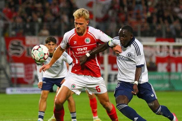 Regionalliga West Rot Weiß Oberhausen FC Schalke 04 II ** FOR EDITORIAL USE ONLY ** EDITORIAL USE ONLY ** p Tim Böhmer, Jean Paul Ndiaye RWO FC Schalke 04 II Location: Oberhausen, Niederrhein Stadium Date: September 11, 2026 Germany, North Rhine-Westphalia, Oberhausen Copyright MichaxKorb Copyright: MichaxKorb doc87k4zyxvqv51mm36qpih ,EDITORIAL USE ONLY Copyright: MichaxKorb