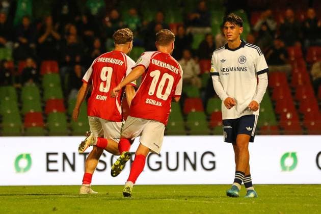 Regionalliga West Rot Weiß Oberhausen FC Schalke 04 II ** FOR EDITORIAL USE ONLY ** EDITORIAL USE ONLY ** p Timur Kesim and Luca Schlax after the 1–1 free kick goal RWO FC Schalke 04 II Location: Oberhausen, Niederrhein Stadium Date: September 11, 2026 Germany, North Rhine-Westphalia, Oberhausen Copyright MichaxKorb Copyright: MichaxKorb doc87k4zzcom8m11vsnpkv ,EDITORIAL USE ONLY Copyright: MichaxKorb