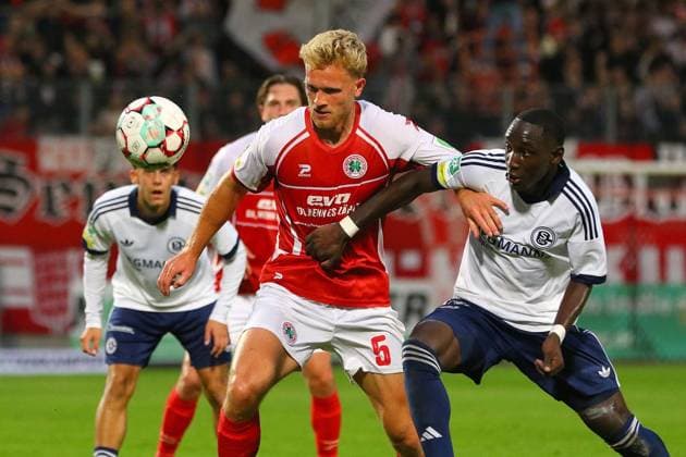 Regionalliga West Rot Weiß Oberhausen FC Schalke 04 II ** FOR EDITORIAL USE ONLY ** EDITORIAL USE ONLY ** by Tim Böhmer, Jean Paul Ndiaye RWO FC Schalke 04 II Location: Oberhausen, Niederrhein Stadium Date: September 11, 2026 Germany, North Rhine-Westphalia, Oberhausen Copyright MichaxKorb Copyright: MichaxKorb doc87k4yzre9aw1l4xr18gm ,EDITORIAL USE ONLY Copyright: MichaxKorb