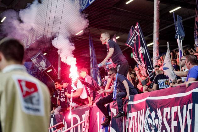 Deutschland: Fussball Saison 2026 2027 , 2. Bundesliga , 5. Spieltag , SV Darmstadt 98 vs. Arminia Bielefeld - Merck-Stadion am Böllenfalltor (Darmstadt) : Zuschauer, Stadion, Fans, Tribüne, Pyro Darmstadt Merck-Stadion am Böllenfalltor Deutschland Germany *** Germany Soccer Season 2026–2027, 2. Bundesliga, Matchday 5, SV Darmstadt 98 vs. Arminia Bielefeld, Merck Stadium at Böllenfalltor, Darmstadt—spectators, stadium, fans, stands, pyrotechnics, Darmstadt, Merck Stadium at Böllenfalltor, Germany Copyright: xBennetxLongx