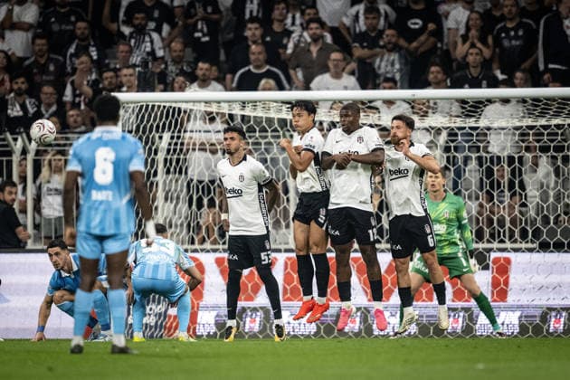 Besiktas v Erzurumspor - Turkish Super Lig ISTANBUL, TURKIYE - SEPTEMBER 11: Players of Besiktas in action during the Turkish Super Lig match week 5 between Besiktas and Erzurumspor FK at Tupras Stadium in Istanbul, Turkiye, on September 11, 2026. Sebnem Coskun Anadolu Istanbul Turkey. Editorial use only. Please get in touch for any other usage.  Copyright: x2026xAnadoluxSebnemxCoskunx