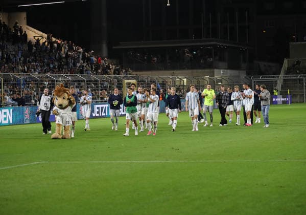 Soccer, Men s, Bavarian Regional League, 2026–2027 Season, TSV 1860 Munich vs. Schwaben Augsburg, Grünwalder Stadium: The TSV 1860 Munich team taking a lap of honor to greet the fans after the game